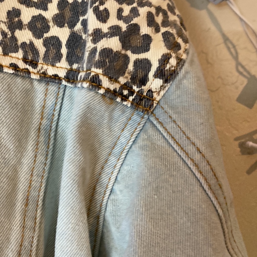 sale⚡POL Raw It's Denim Jacket: light Blue distressed denim,animal print Detail - Picture 15 of 16